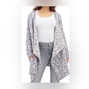 UGG Phoebe Cardigan Wrap Cloudy 
Grey/Lavender Leopard
COZY!
Very Good condition